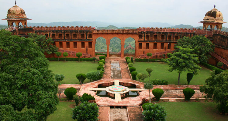 Historical Forts in Jaipur That Will Make You Relive The Rajput Valor