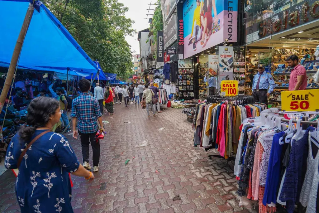These 11 World's Best Flea Markets are Travelers Shopping Paradise