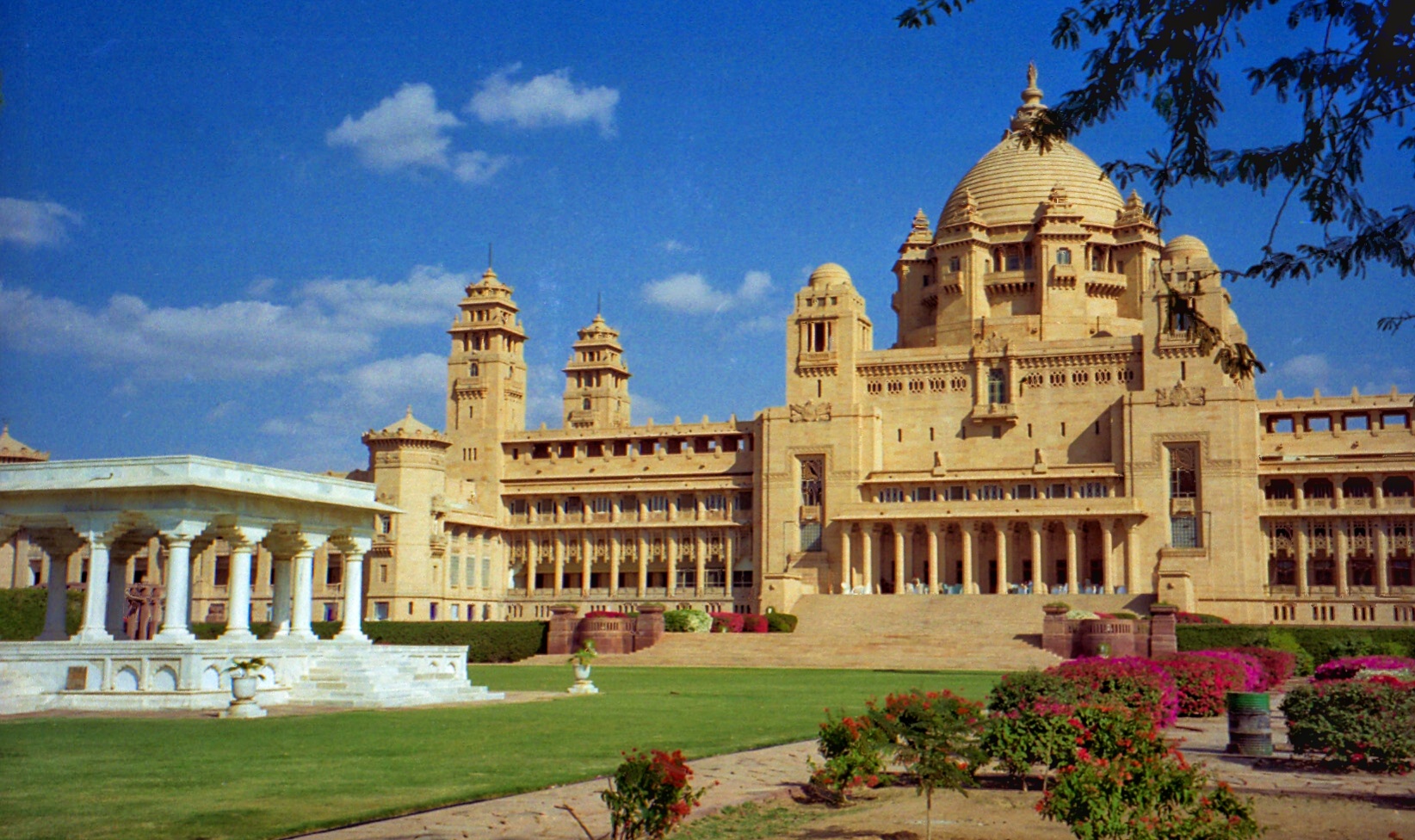 Top 8 Attractions and Famous Forts of Rajasthan that will Enthrall You