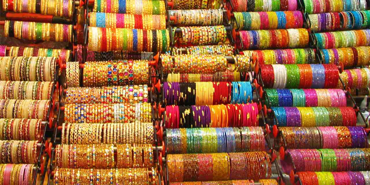 These 11 World's Best Flea Markets are Travelers Shopping Paradise