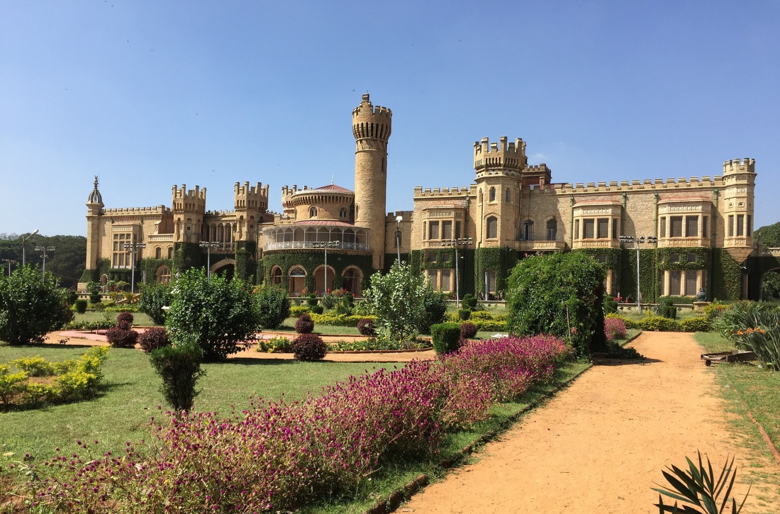 One Day in Bangalore - A Nomads Guide to New Age Travelers