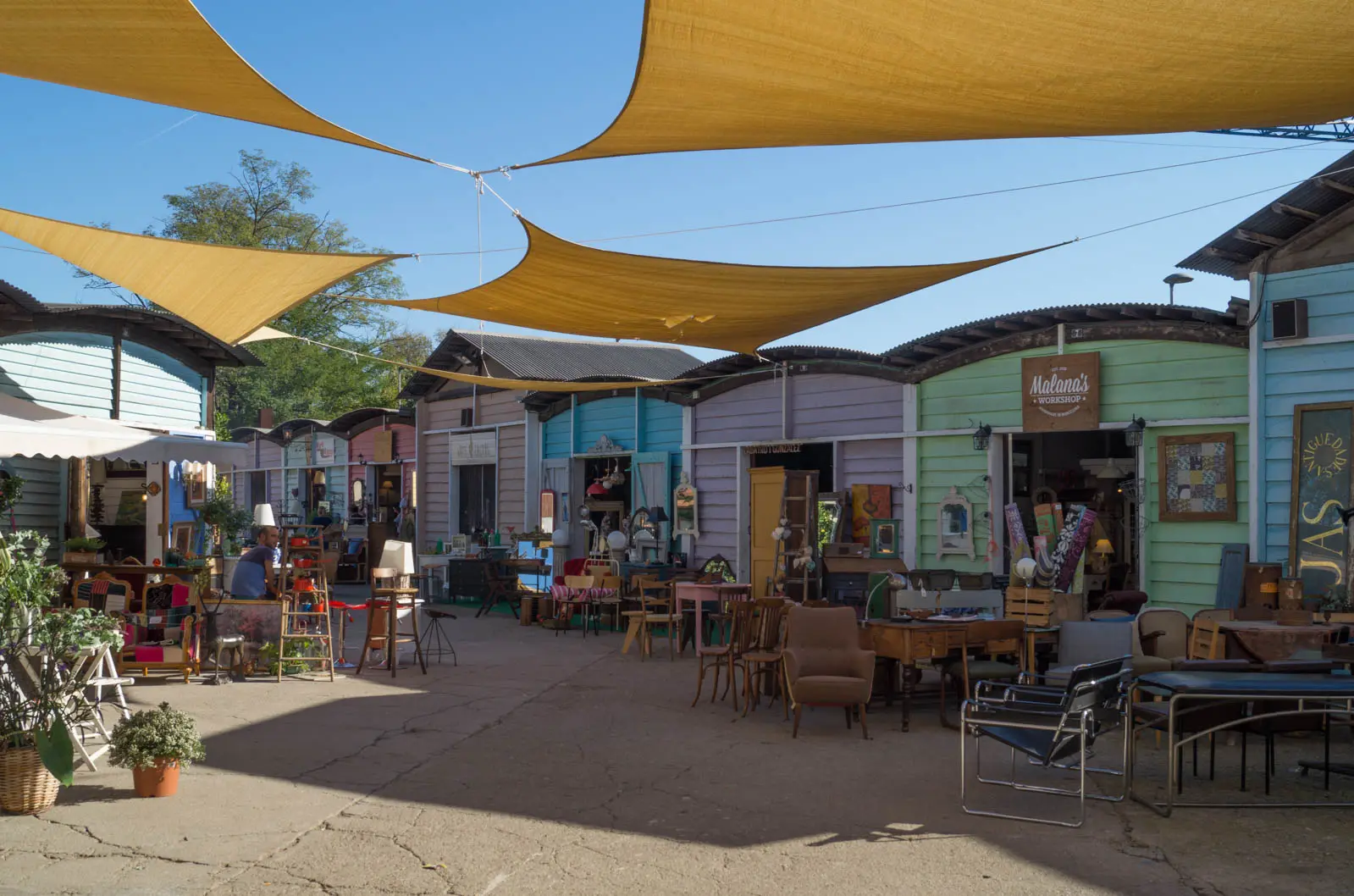 These 11 World's Best Flea Markets are Travelers Shopping Paradise