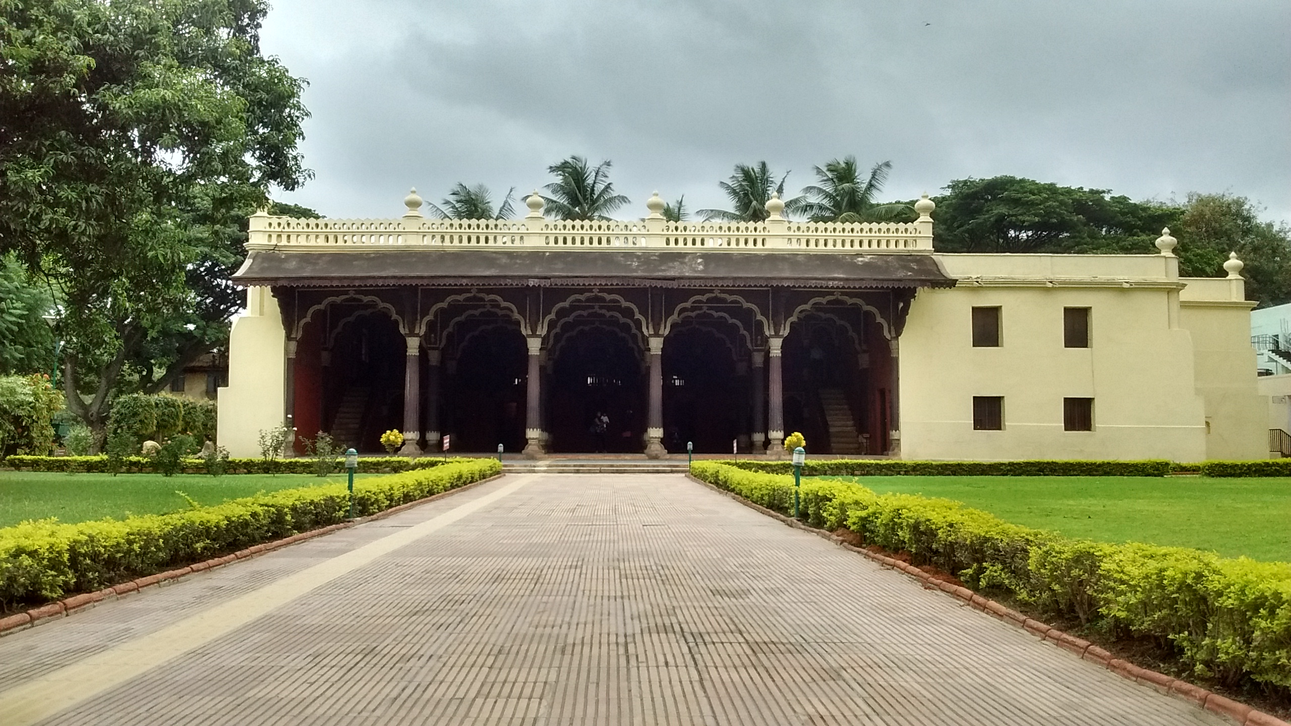 One Day in Bangalore - A Nomads Guide to New Age Travelers