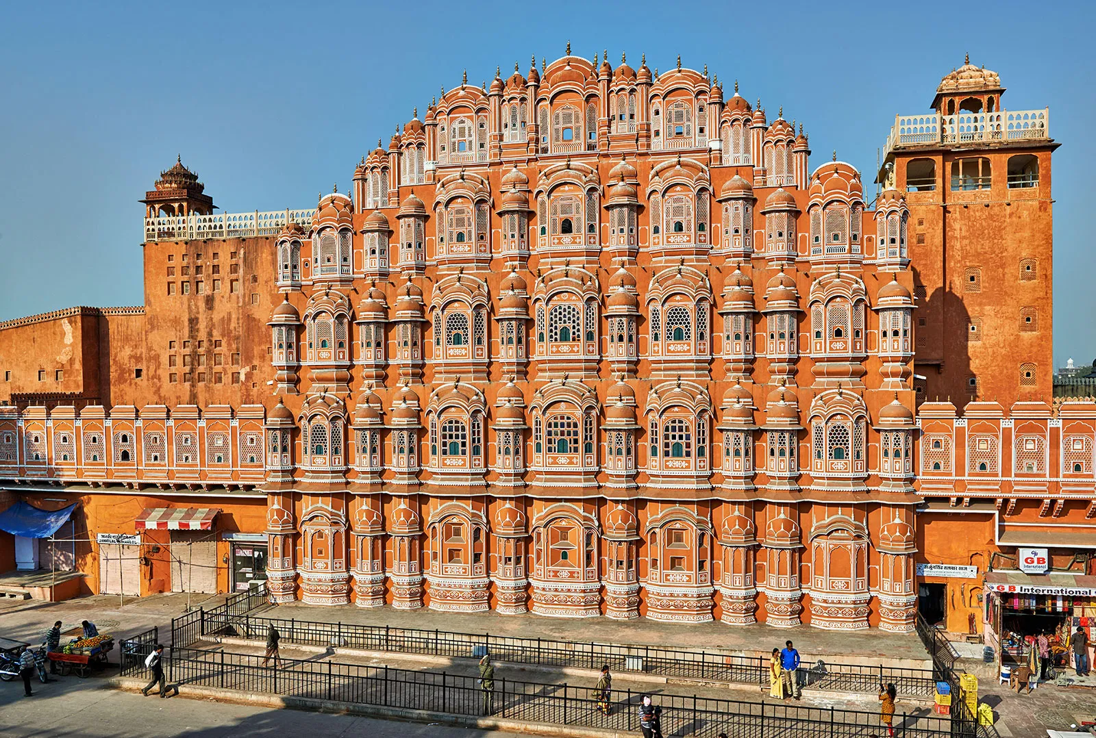 Top 8 Attractions and Famous Forts of Rajasthan that will Enthrall You