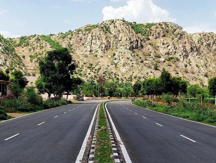 Jaipur to Pushkar Road Trip Guide: Best Stops & Scenic Routes