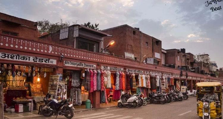 These 11 World's Best Flea Markets are Travelers Shopping Paradise